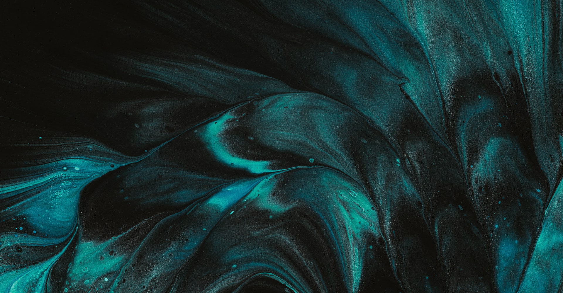 Valdiere_Headers_0001s_0001s_0040_pawel-czerwinski-HuhzIzujHmY-unsplash-min